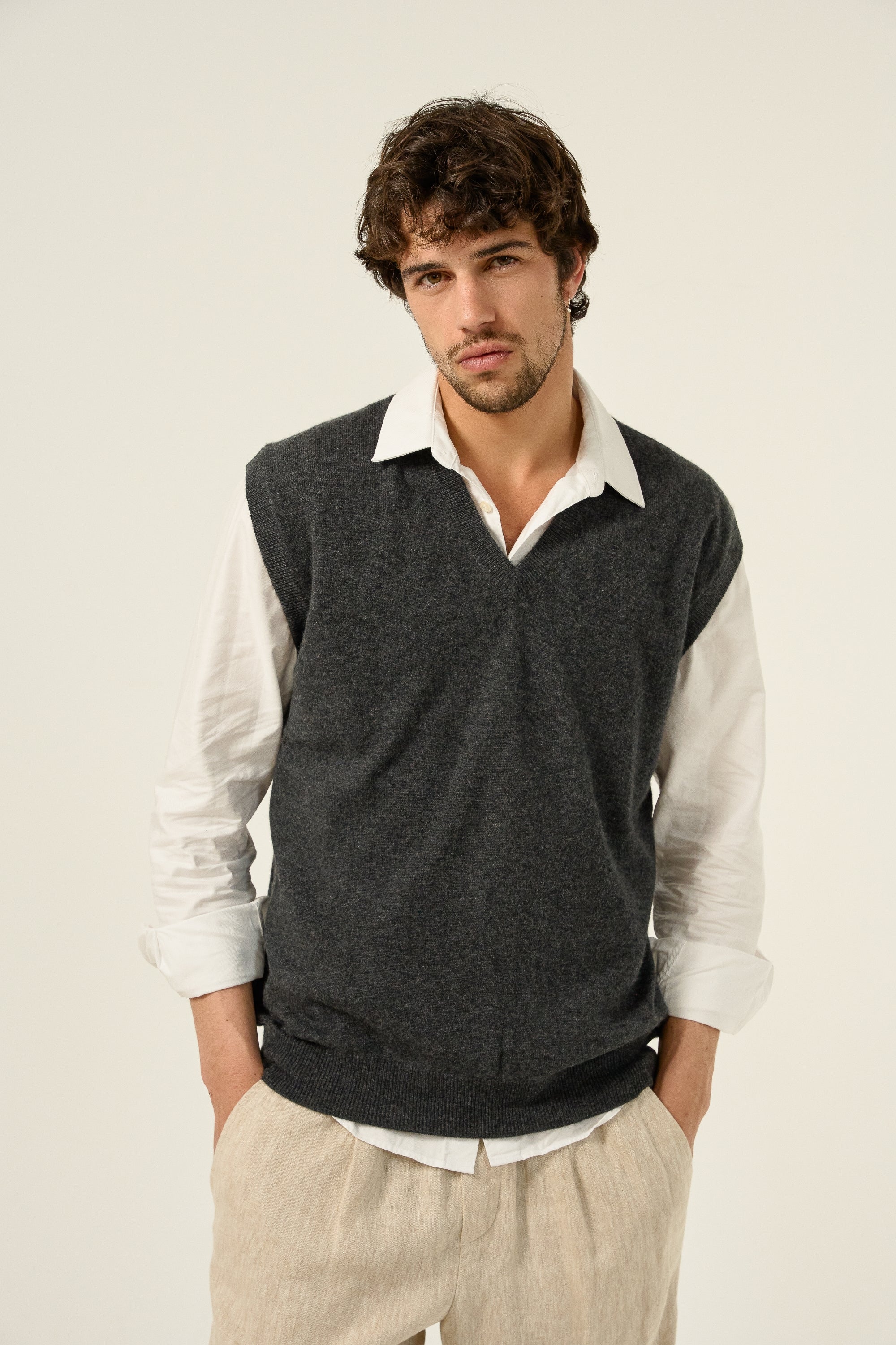 Debardeur en cachemire, 100 % Cachemire, homme, col col v, coupe droite, sans manches, normale / 2 et 4 fils, tricot normal, Mahogany